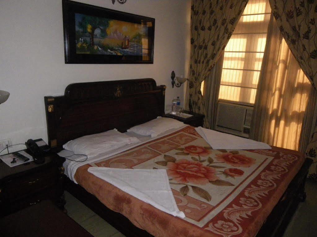 דלהי Hotel O Mid Town מראה חיצוני תמונה