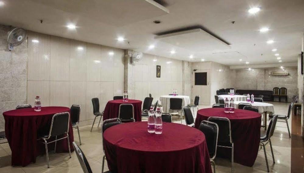 דלהי Hotel O Mid Town מראה חיצוני תמונה